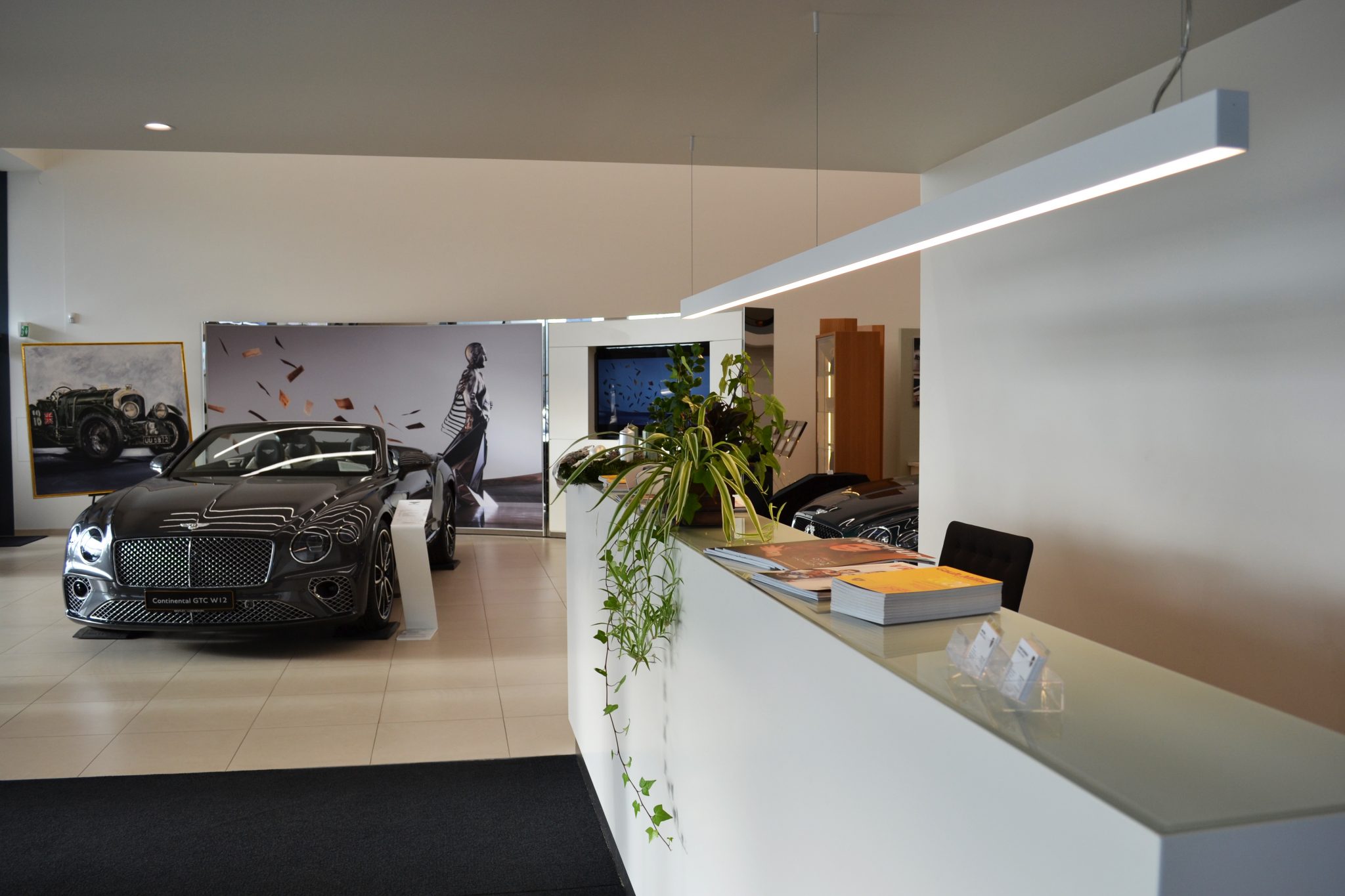 Gasperich_Showroom Lamborghini Bentley
