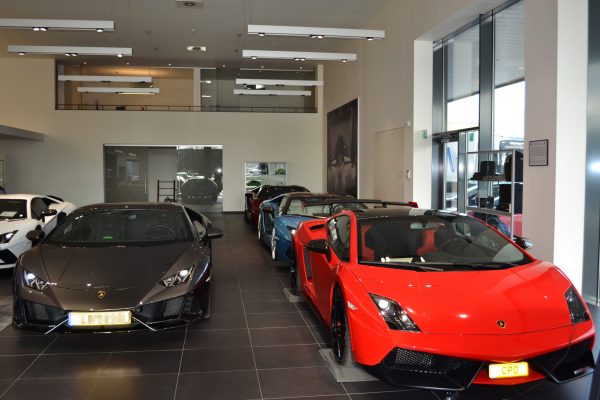 Gasperich_Showroom Lamborghini Bentley